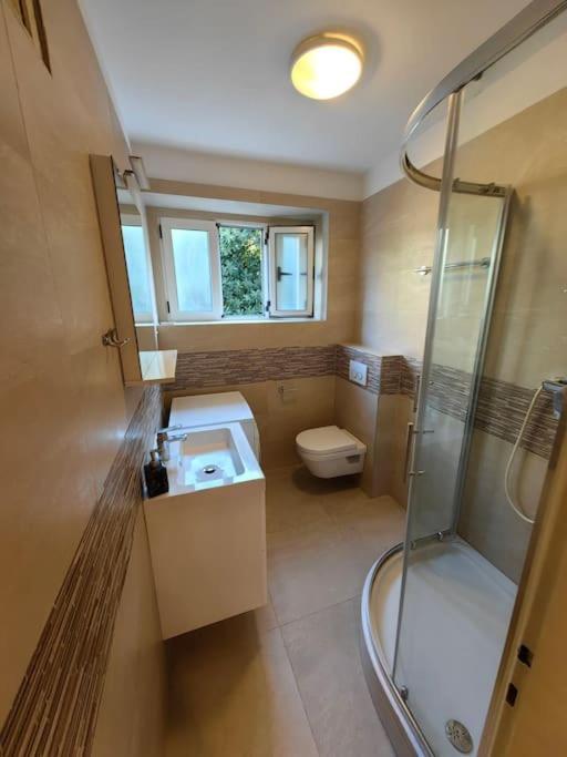 New 1 Bedroom Near Center And Beach Split Exteriör bild