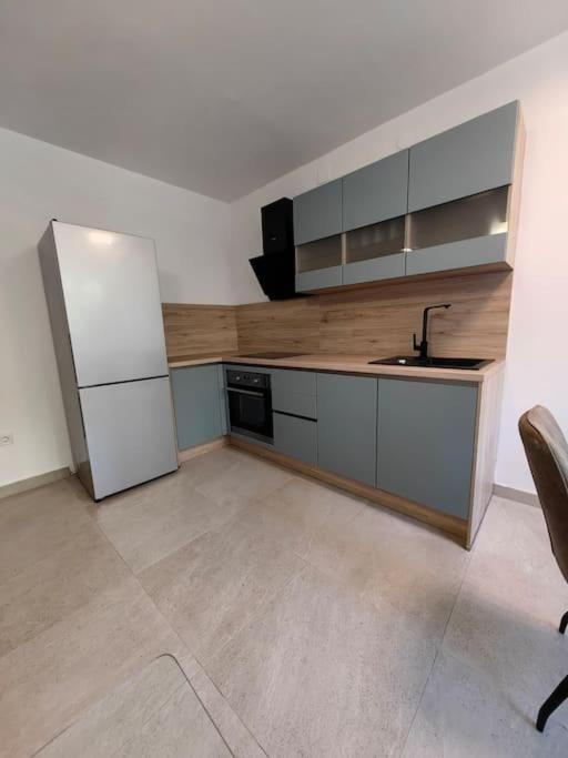 New 1 Bedroom Near Center And Beach Split Exteriör bild