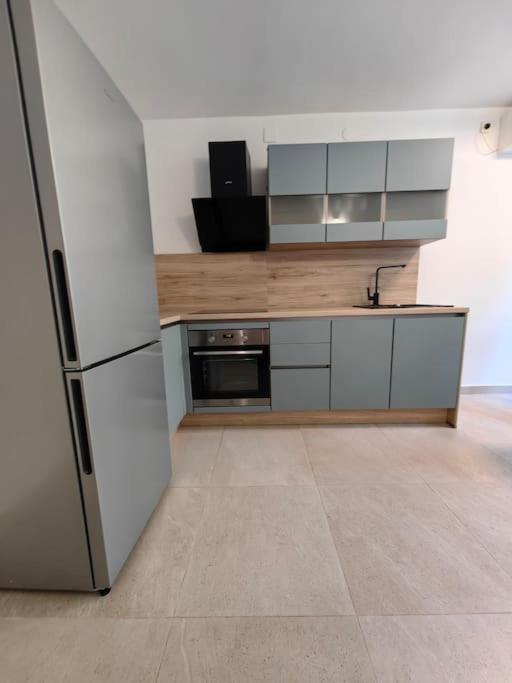 New 1 Bedroom Near Center And Beach Split Exteriör bild